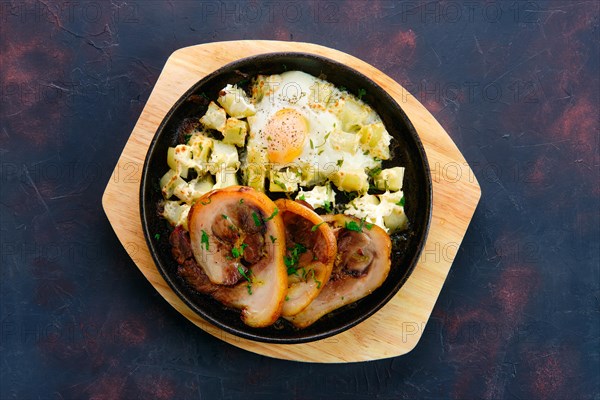 Top view of slised knuckle with fried potato and egg