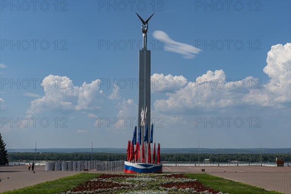 Russian flags before the Monument of Glory