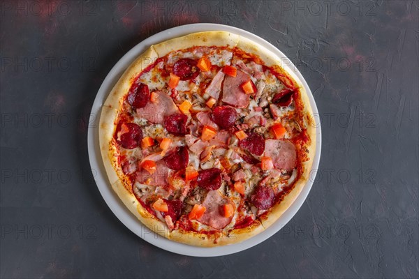 Pizza with ham and mushrooms