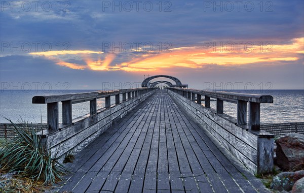 Illuminated pier