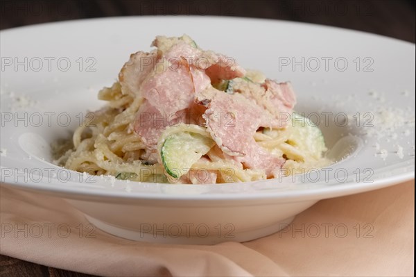 Pasta with ham and cheese