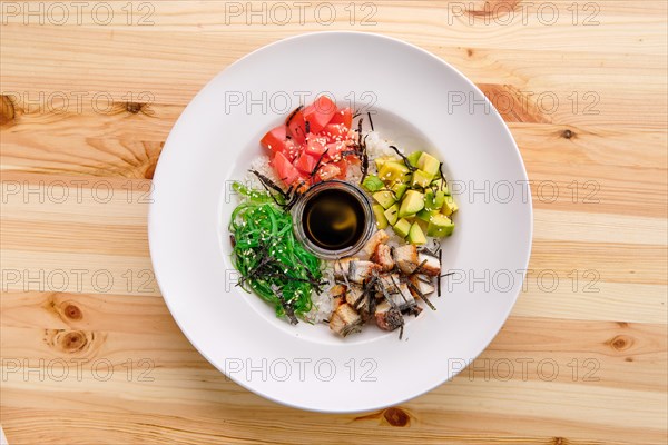 Unagi sashimi rice bowl with avocado