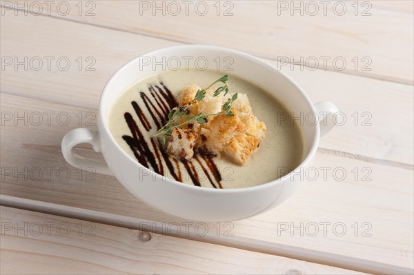 Peas soup puree with crackers