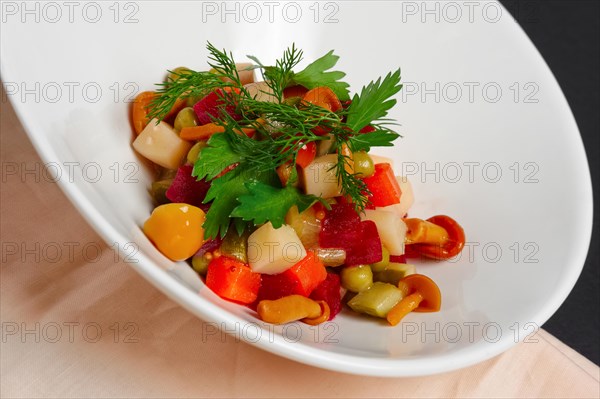 Chanterelle salad with peas