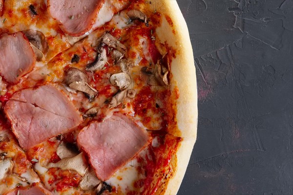 Pizza with ham and mushrooms