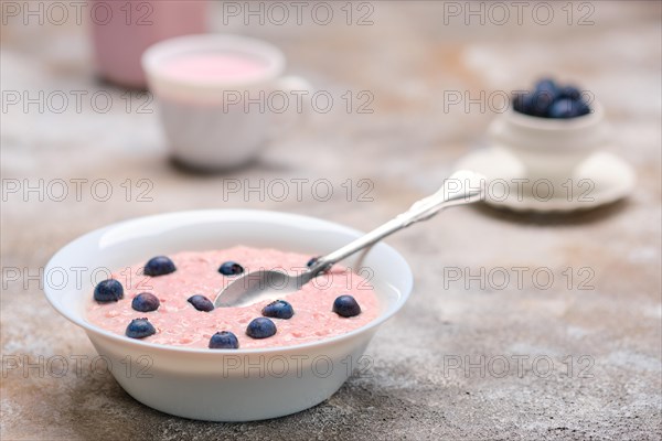 Oatmeal with homemade blueberry yogurt