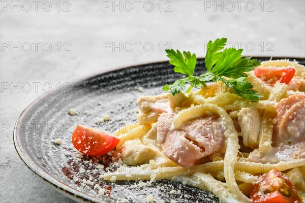 Plate with noodles with ham