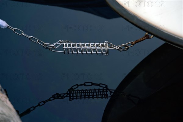 Metal fastening chain
