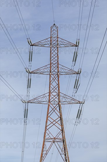 High voltage pylon