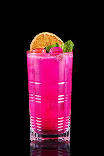 Cold lemonade with dragon fruit