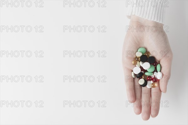 Hand with pile drugs