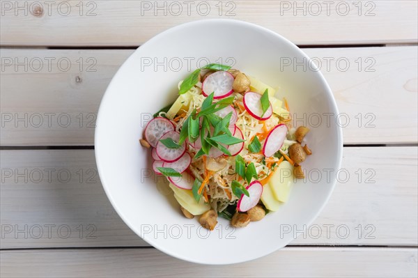 Salad with radish