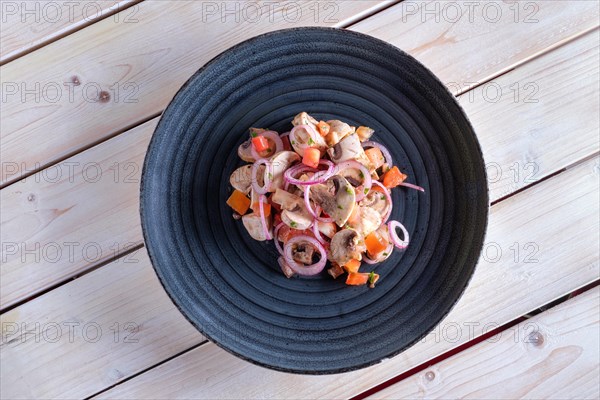 Lightly fried champignon with fresh onion rings and tomato. Snack for drink