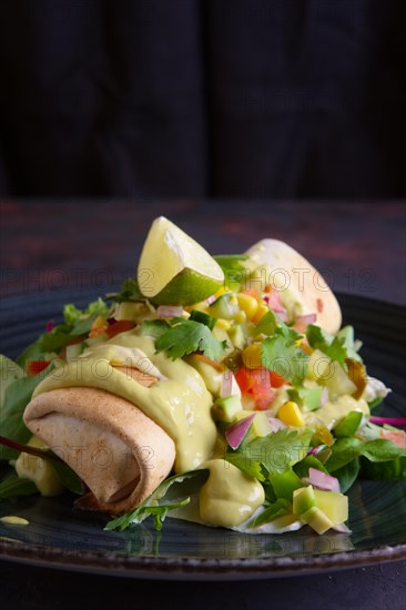 Tostada with beef garnished with pepper