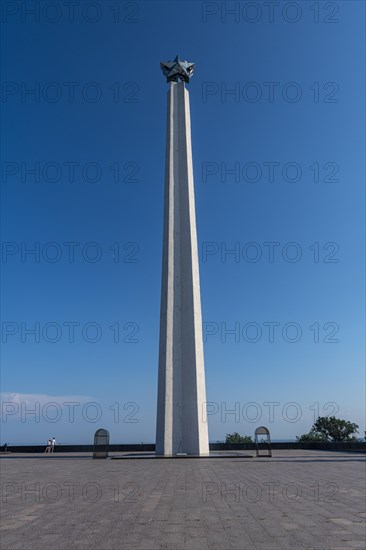 Obelisk Slavy G. Ulyanovsk overlooking the Volga river