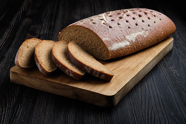 Yeast-free brown bread on wooden cutting board