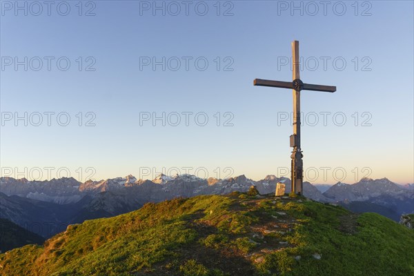 Summit cross of the Schafreuter and Northern Karwendel range with Eastern Karwendel peak and Vogelkar peak as well as Karwendel main range with Kaltwasserkar peak