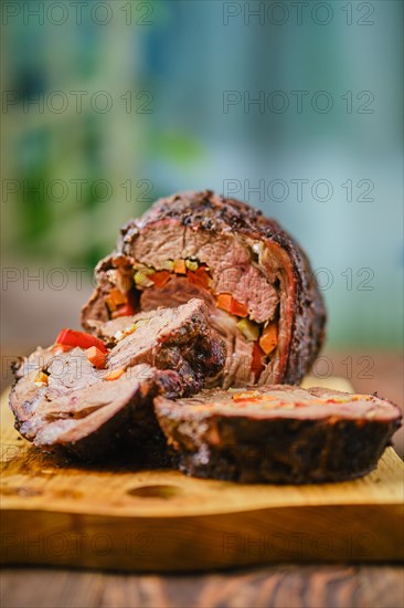 Baked beef roll with vegetables