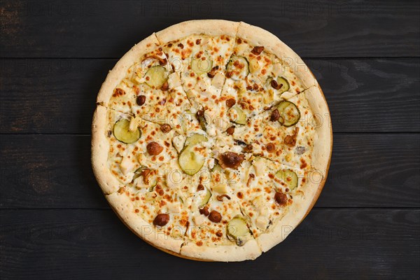 Pizza with chicken