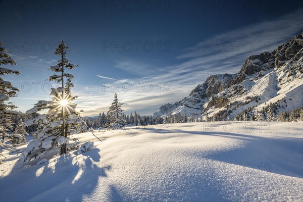 Mandlwand and Hochkoenig in winter