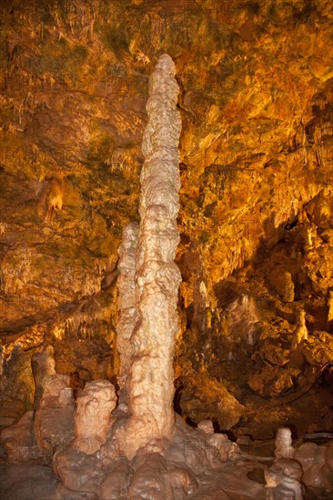 Stalagnate and stalagmite