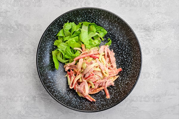 Overhead view of salad with pulled beef and vegetables