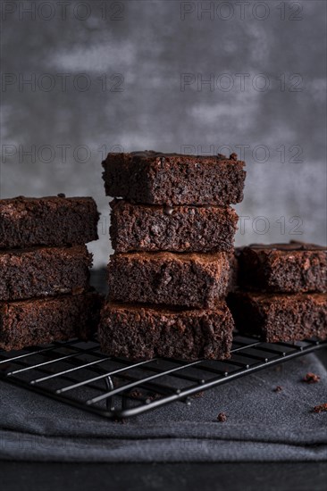 Front view brownies cooling rack with cloth