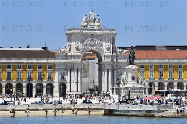 Praca do Comercio and Victory arch