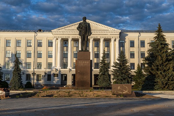 Lenin statue