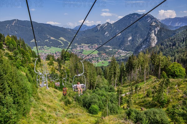 Chairlift to Kolbensattel with view of the village with Laber 1686m and Kofel 1342m