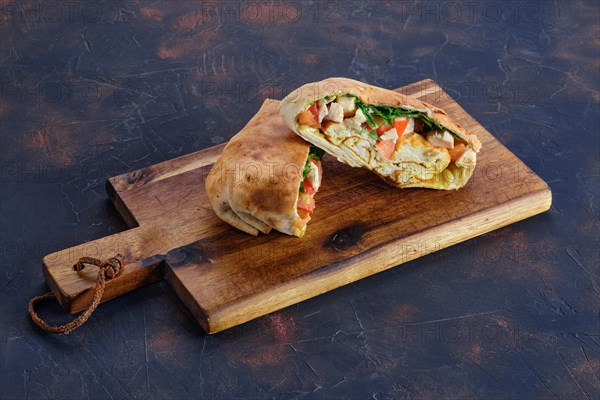 Pita bread stuffed with chicken