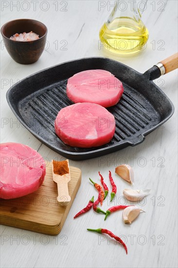 Frozen round tuna cutlet for burger or frying