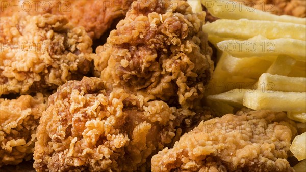 Close up fried chicken wings with fries