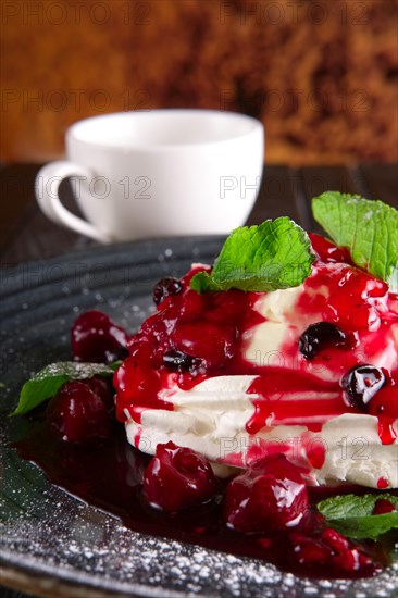 Meringue with cherry and strawberry jam