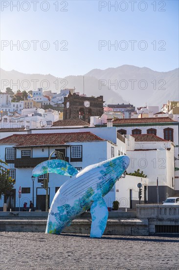 Modern sculpture of a whale