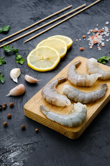 Composition with fresh raw prawn with spice and herbs