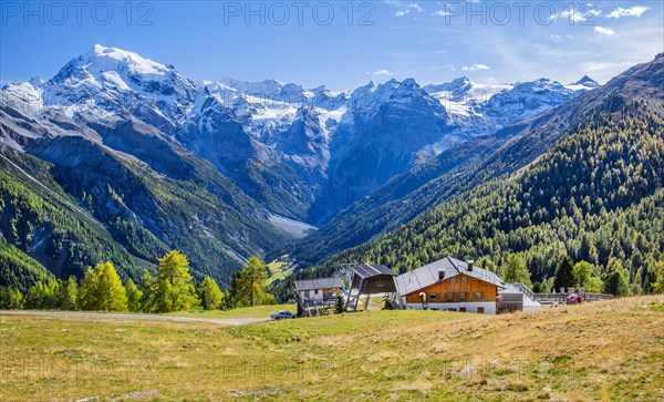 Furkelhuette in front of panorama of the valley with Ortler 3905m and Trafoier Eiswand 3565m