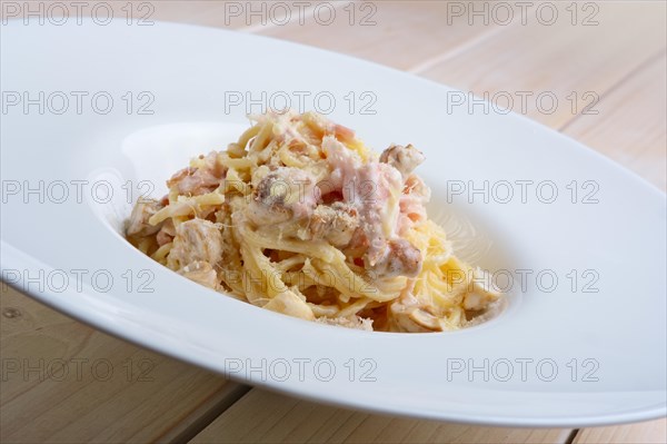 Spaghetti with mushrooms and chicken