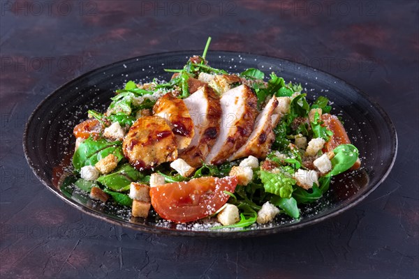 Fried turkey fillet with arugula