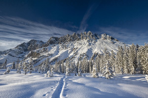 Mandlwand and Hochkoenig in winter