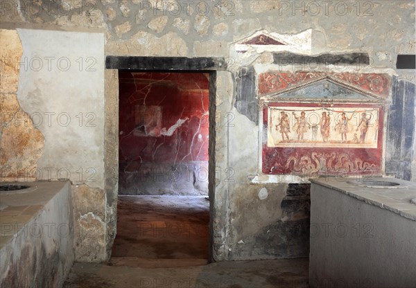 In the Thermopolium of the Asellina