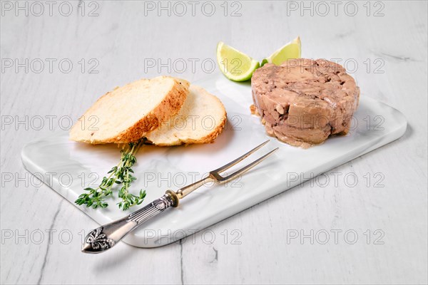 Sandwich with pollock liver