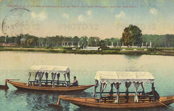 The promenade boats on the journey from Adolf Mittagsee to the salt spring