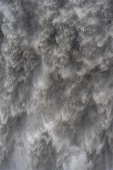 Falling water masses