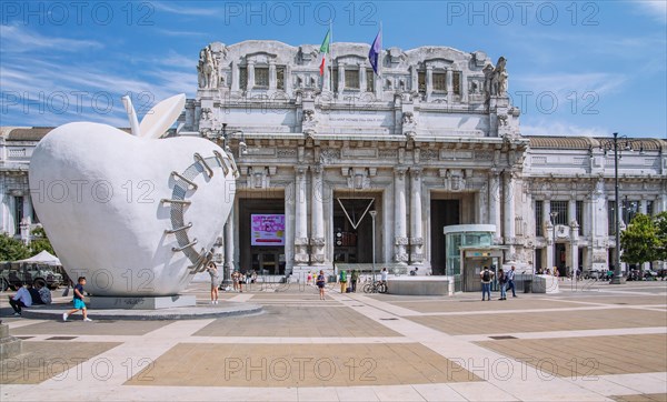 Portal of the central station Statione Centrale