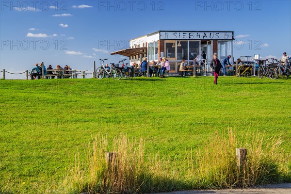 Siebhaus beach restaurant with sun terrace on the dyke