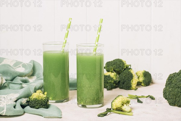 Front view refreshing green smoothies