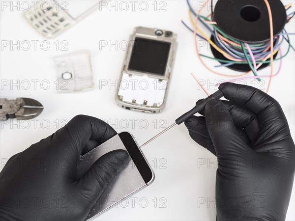 Man using screwdriver open phone