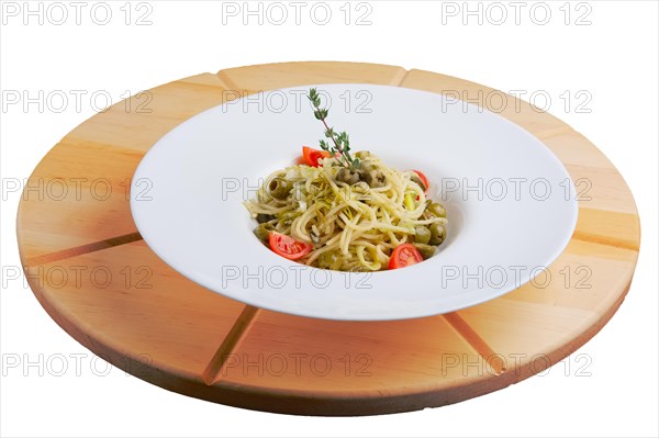 Traditional lenten spaghetti with shallot