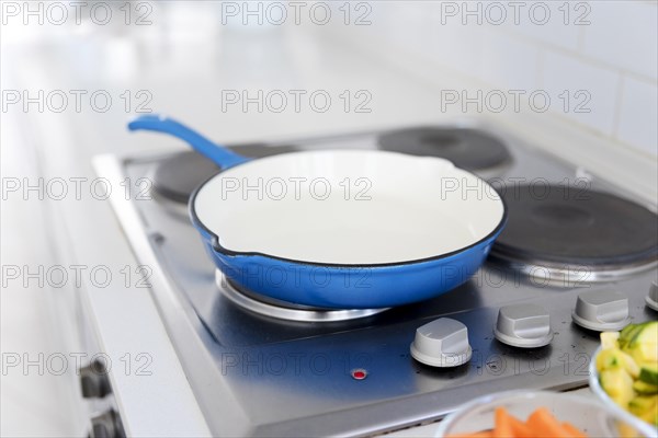 Frying pan stove